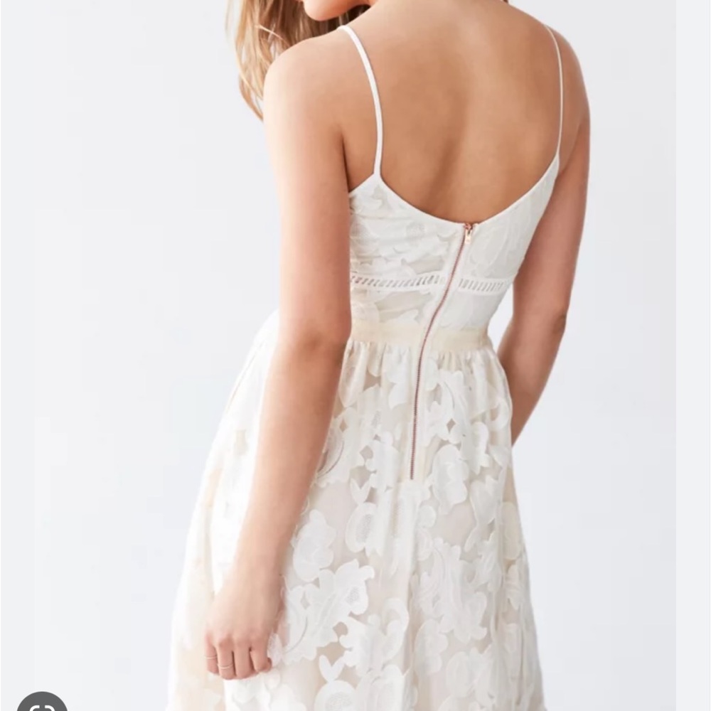 Saylor Phoebe Floral Lace Midi Dress purchased from Urban Outfitters - Picture 5 of 10